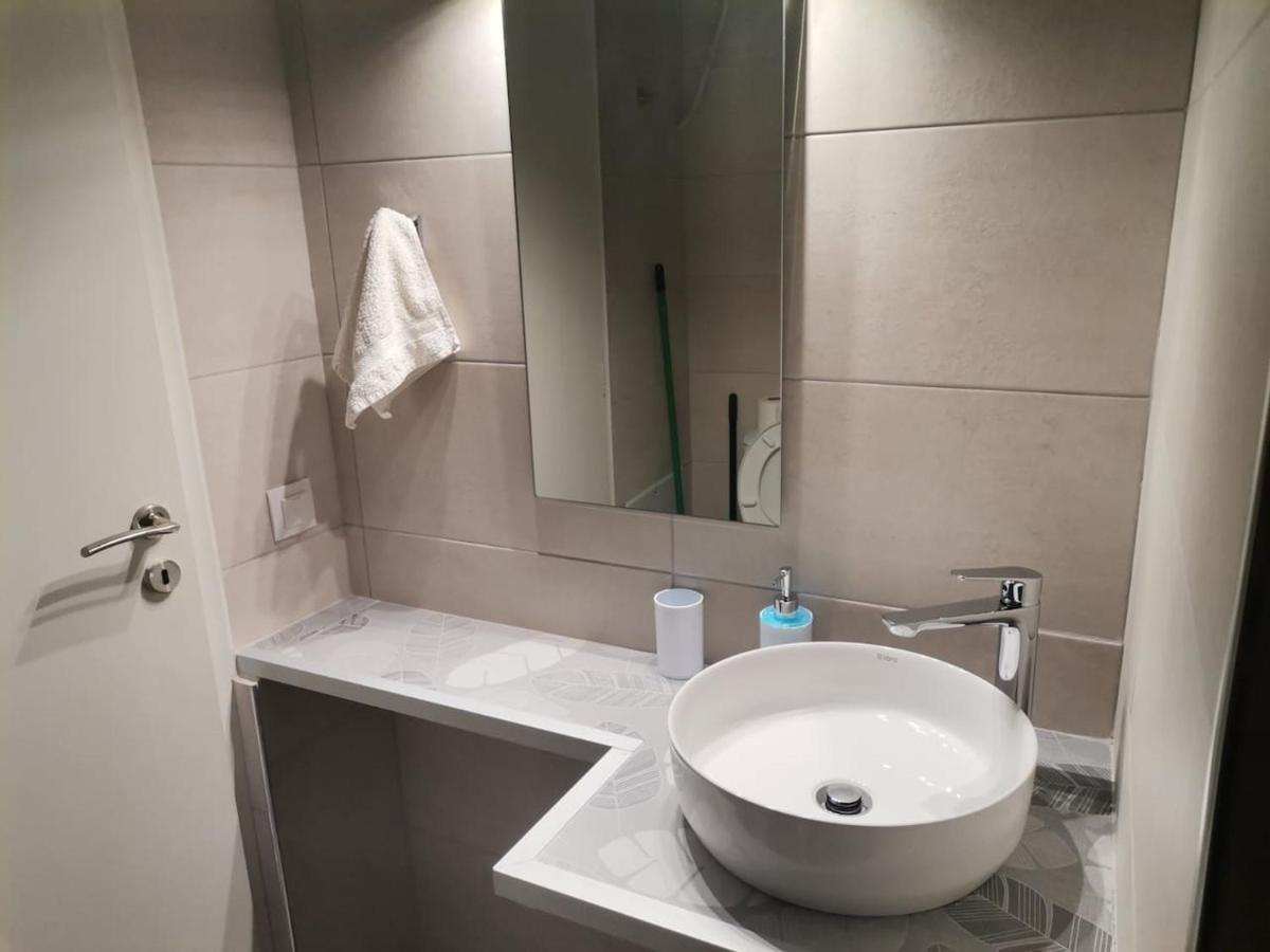 Blue Central Apt 10 Min To The Port/ Wash Machine Lavrion Bagian luar foto
