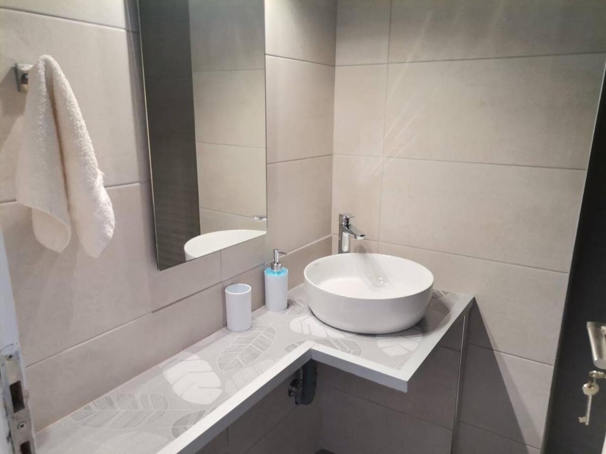 Blue Central Apt 10 Min To The Port/ Wash Machine Lavrion Bagian luar foto